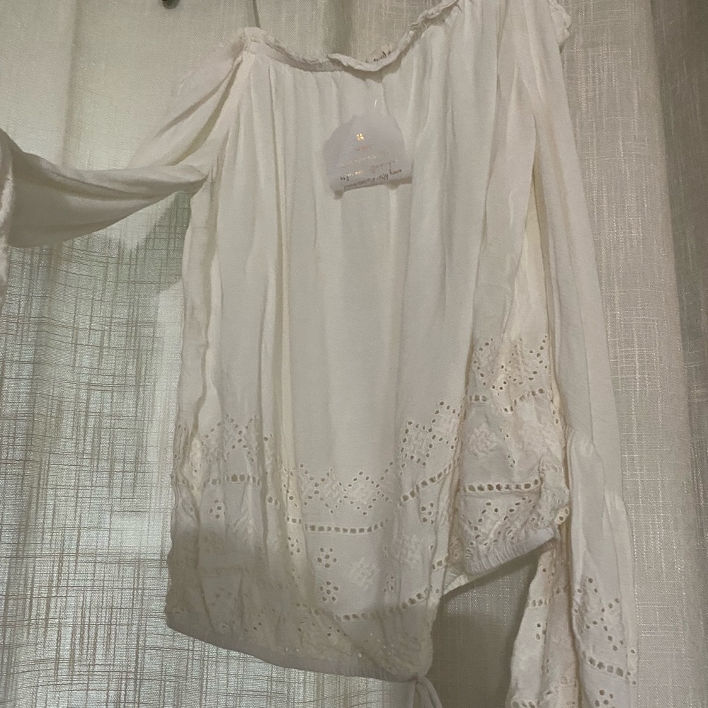 Cute strapless white top !! Brand new !! Size small!